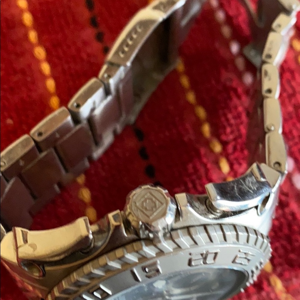 Invicta - Picture 4 of 4
